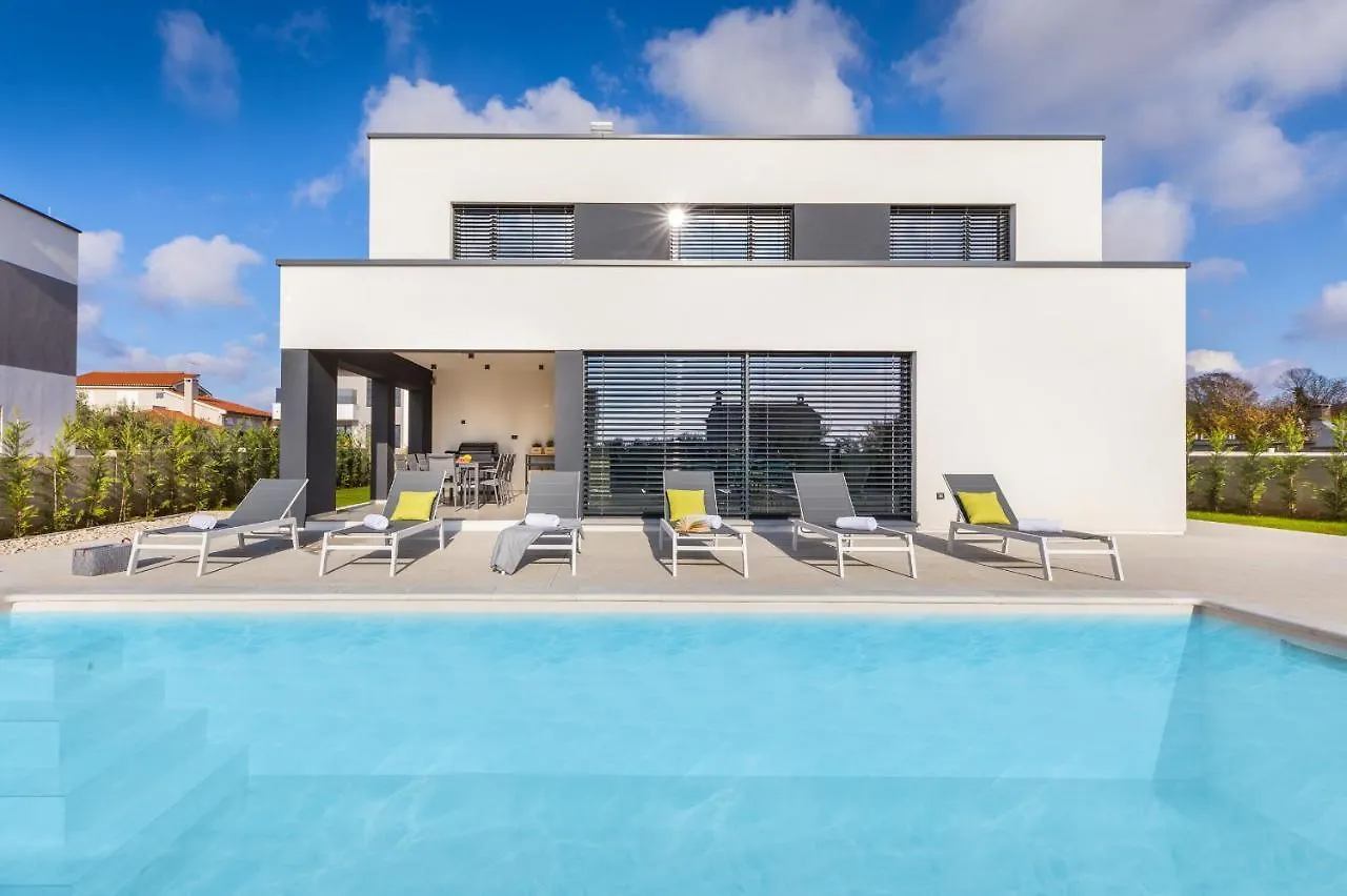 Amazing Private Villa With Outdoor Swimming Pool In Vodnjan