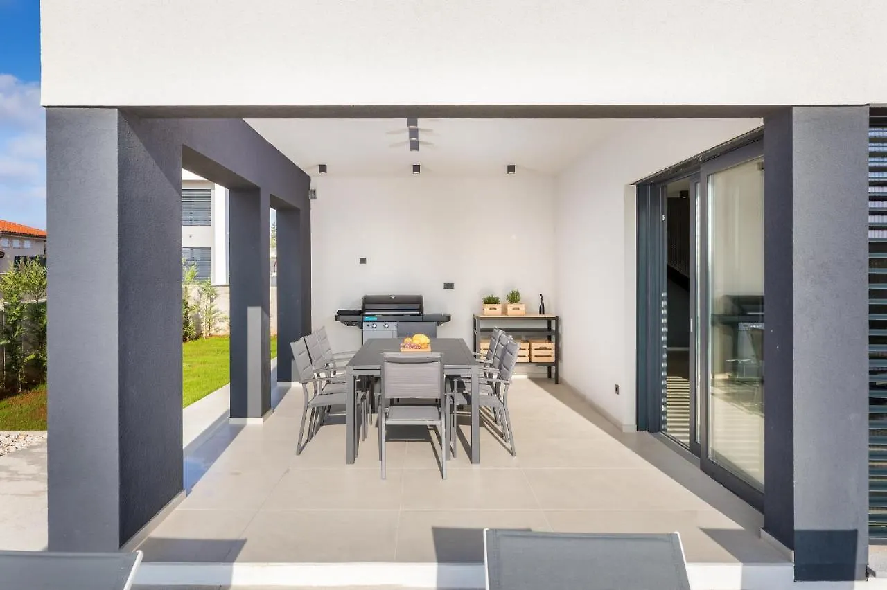 Amazing Private Villa With Outdoor Swimming Pool In Vodnjan