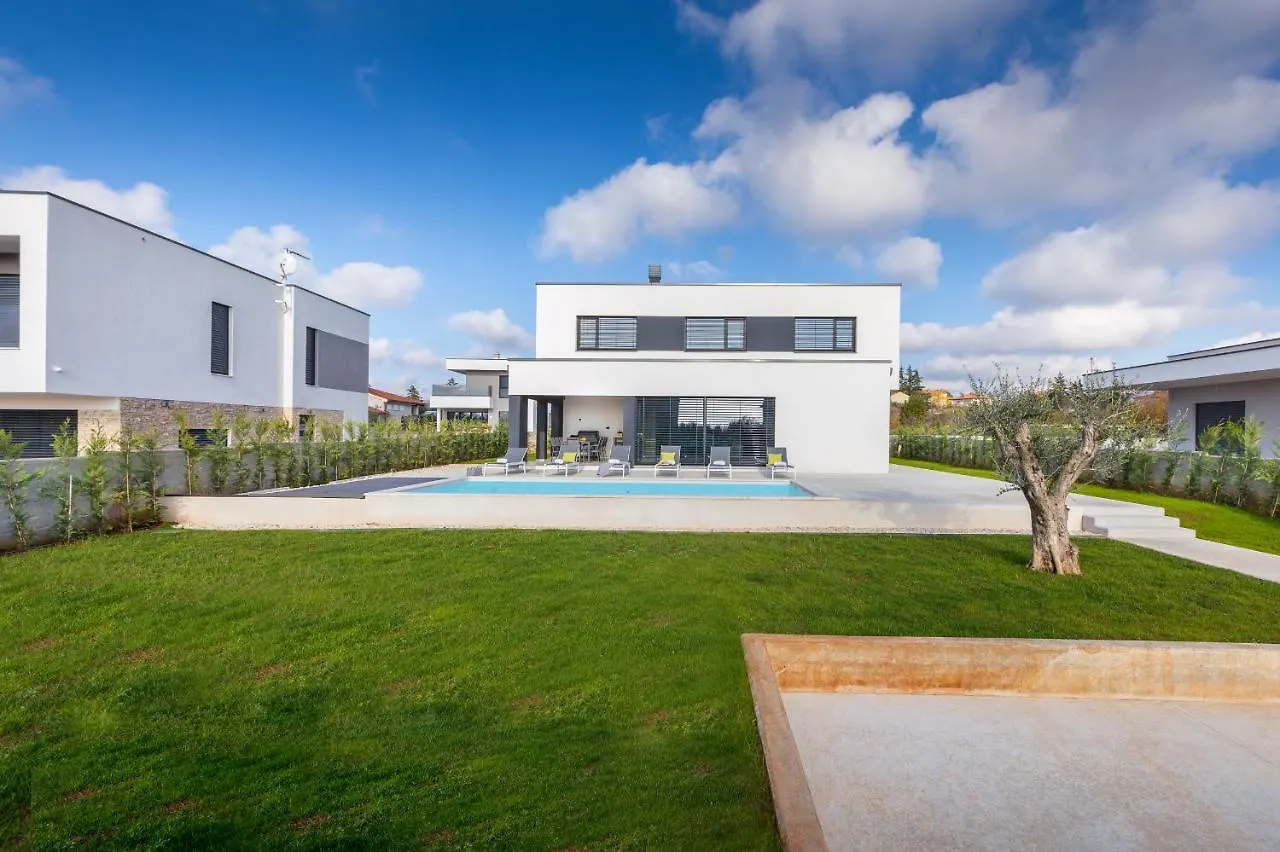 Amazing Private Villa With Outdoor Swimming Pool In Vodnjan